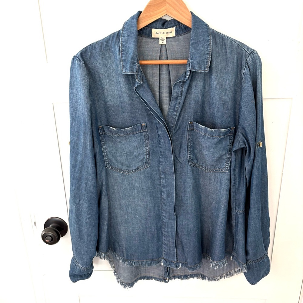 Anthropologie Cloth & Stone Chambray Tencel Button Up Shirt. Size Medium. - Picture 4 of 15